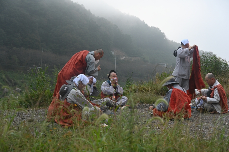 DSC_8624 아침공양 모습 (1)
